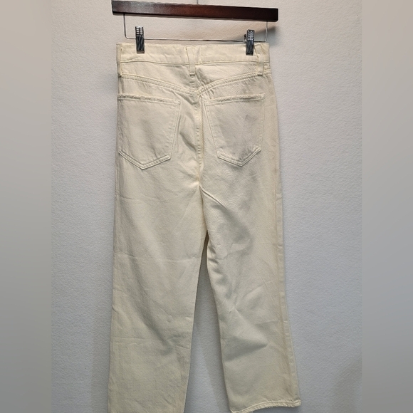 PISTOLA size 26 waist 4 button fly, light whiskering on pockets and crop hem - Picture 5 of 9
